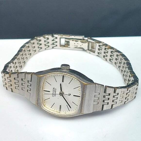 Vintage Citizen Quartz Stainless Steel Ladies Wristwatch With New Battery - Picture 6 of 8